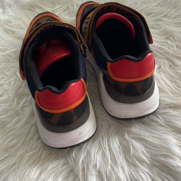 Burberry sneakers 37.5 Size 7.5 - Picture 6 of 9